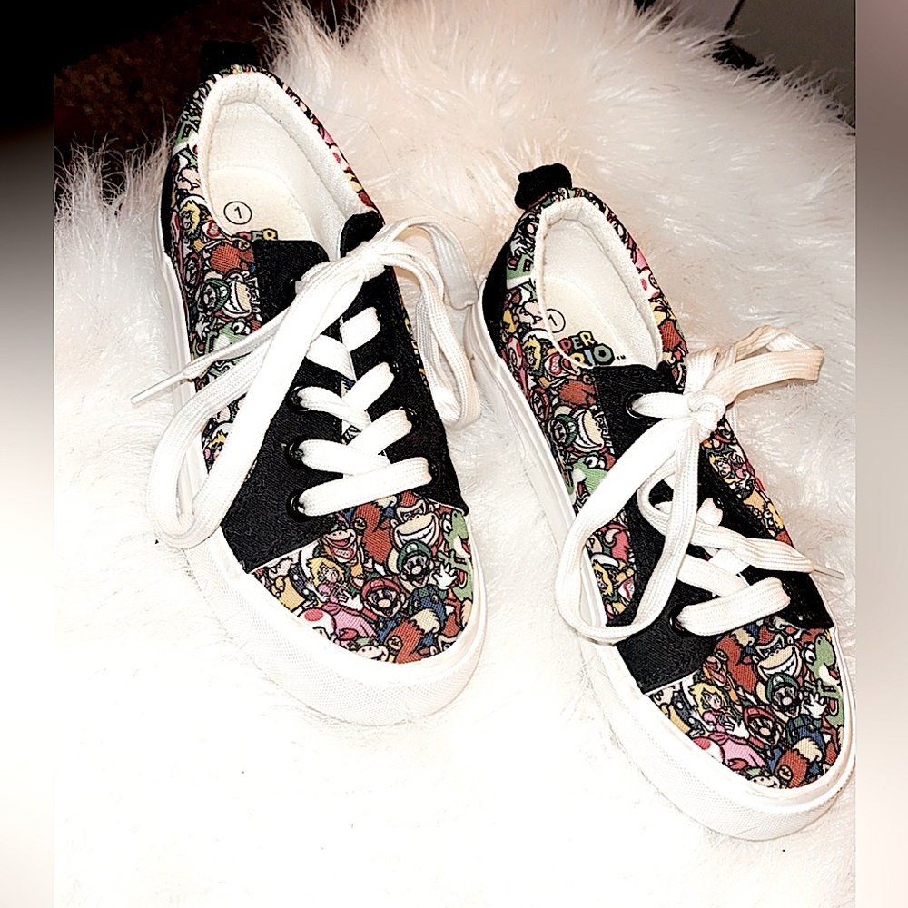 Super Mario Bros Cartoon Print Low-Top Sneakers | Kids Size 1.